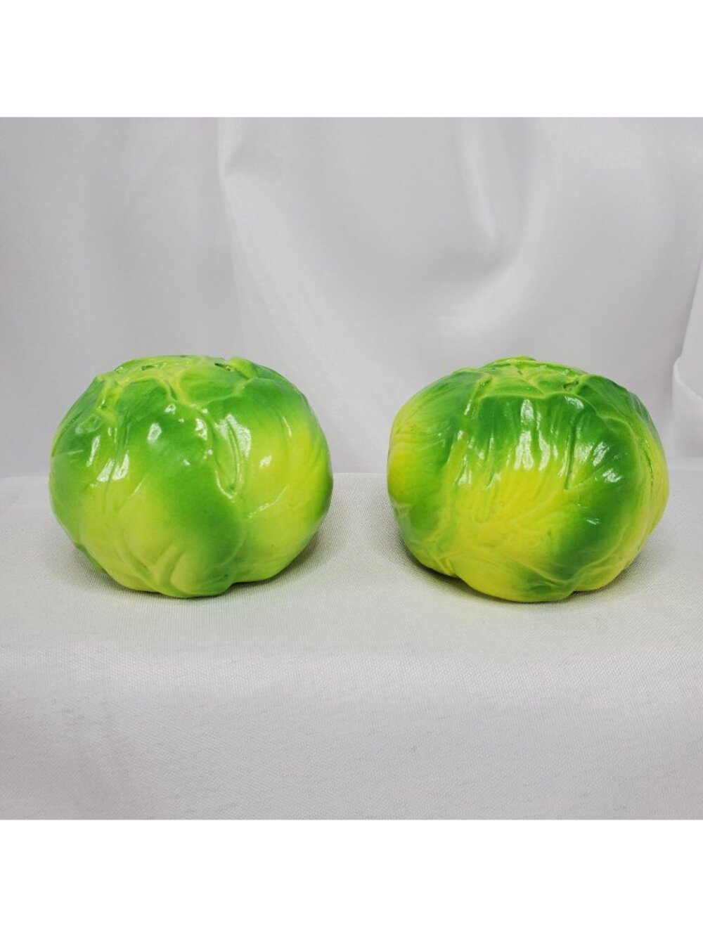Vintage 1977 Enesco Cabbage Ceramic Salt & Pepper Shakers Made In Japan